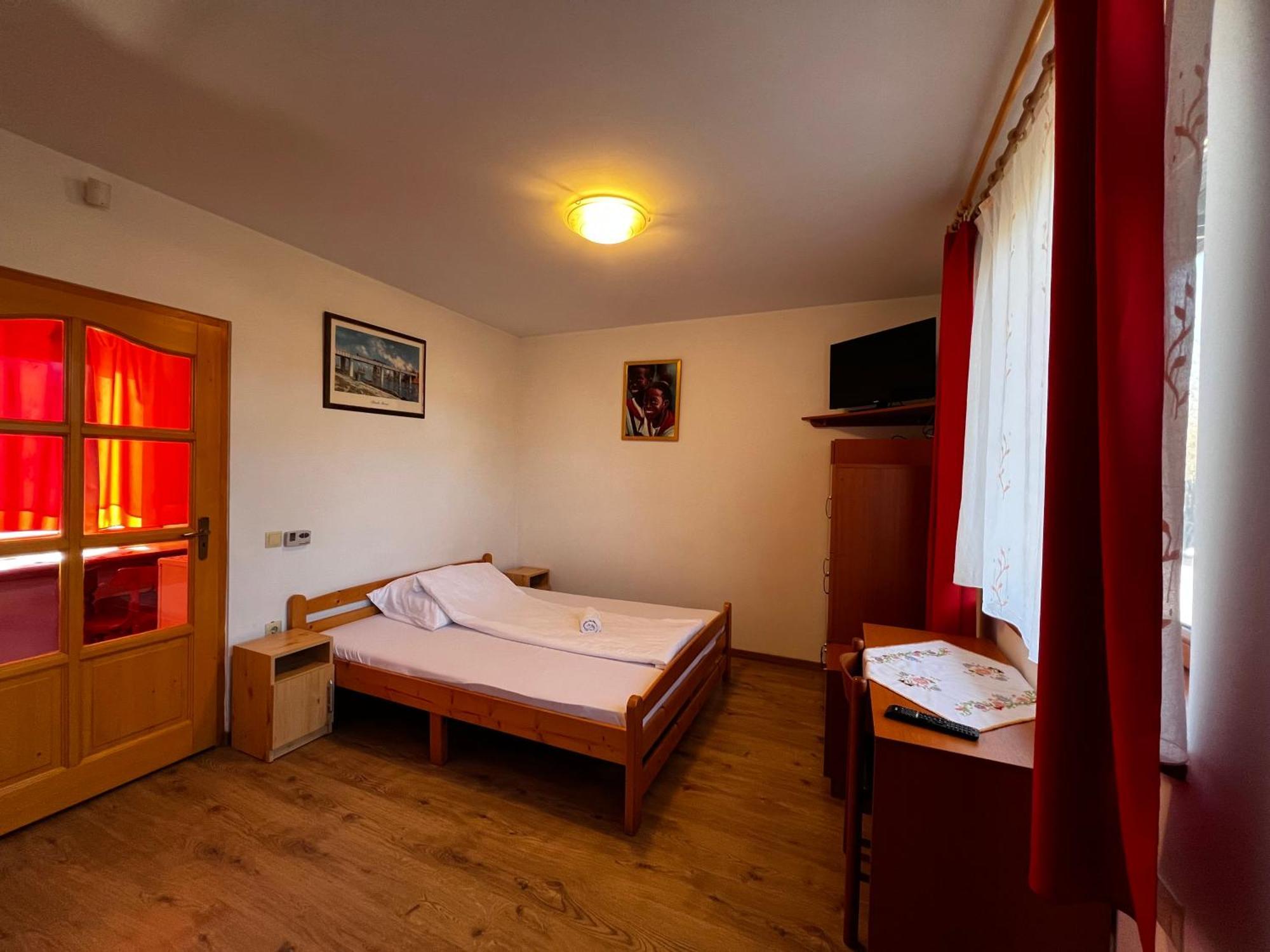 AQUA Thermal Sóterápia és Apartmanház Püspökladány Esterno foto