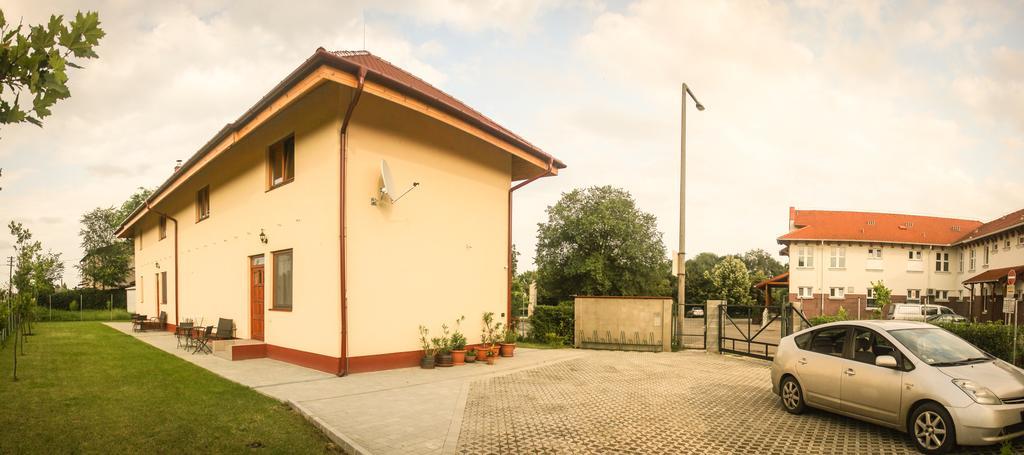 AQUA Thermal Sóterápia és Apartmanház Püspökladány Esterno foto